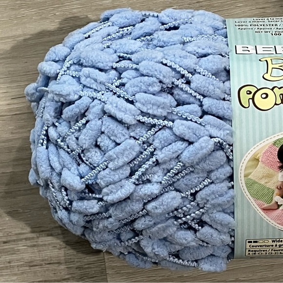 NWT Set of 3 Skeins Bernat Baby Pom Pom Yarn (Billowing Blue) Super Bulky #6 - Picture 6 of 10